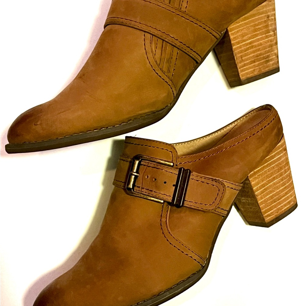 Vionic Tan Leather Block Heel Mules